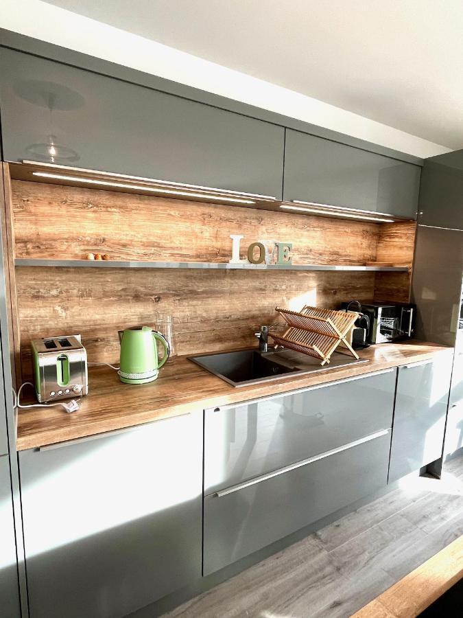 Appartement T4 Avec Grande Terrasse Et Parking Prive Caen